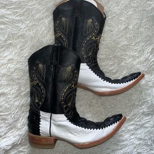 Kids Leather cowboy boot and belt.